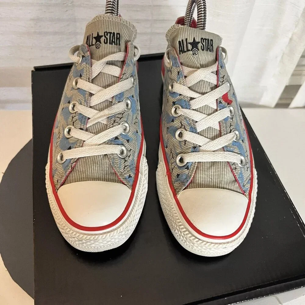 Converse Chuck Taylor’s Low Top Sneakers Womens Size 6 Blue Birds Cardinal Shoes